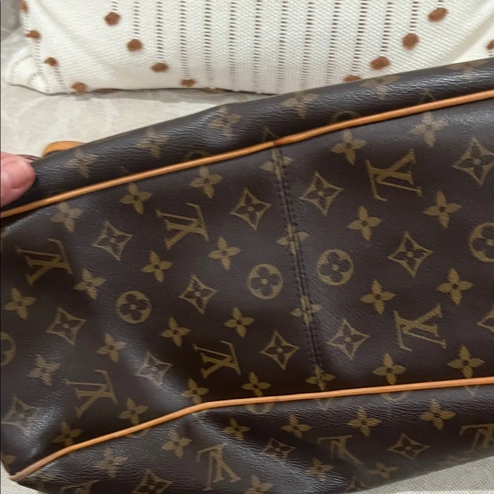 Louis Vuitton Delightful MM Monogram Shoulder Bag - Picture 8 of 15